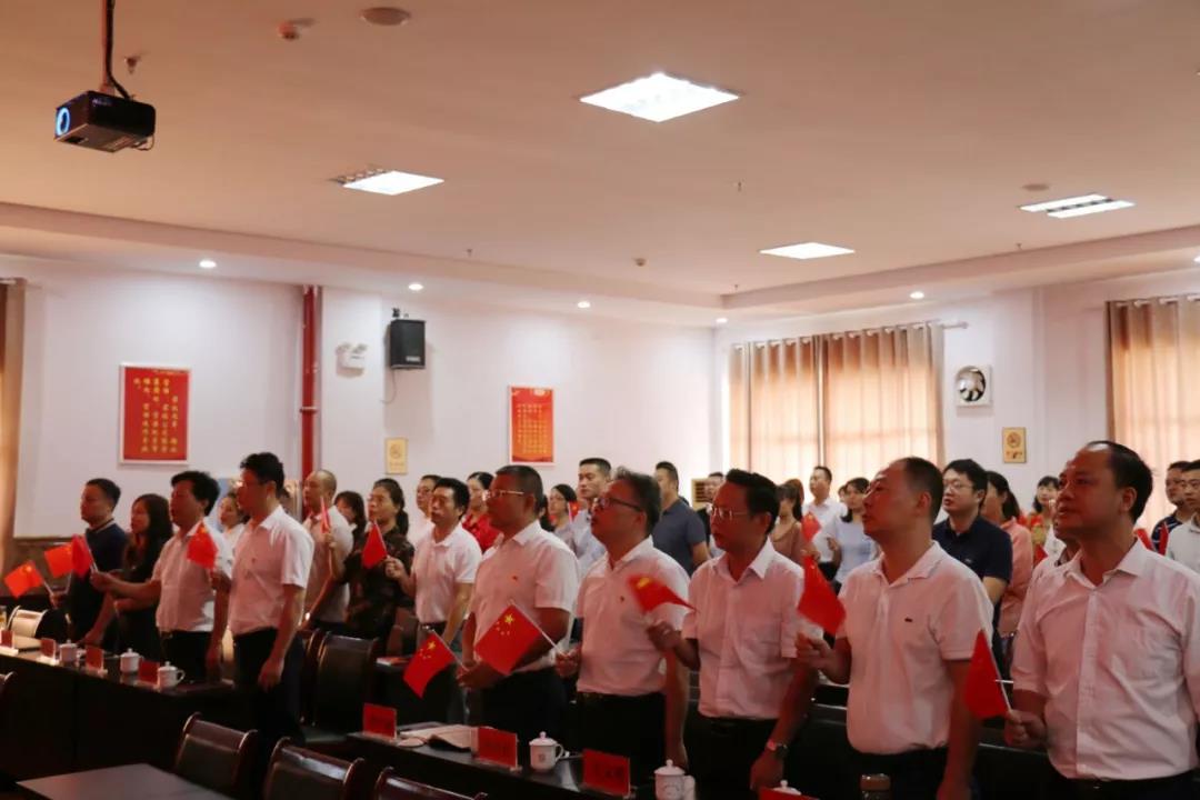 湘潭交發(fā)集團集體觀看慶祝中華人民共和國成立70周年大會